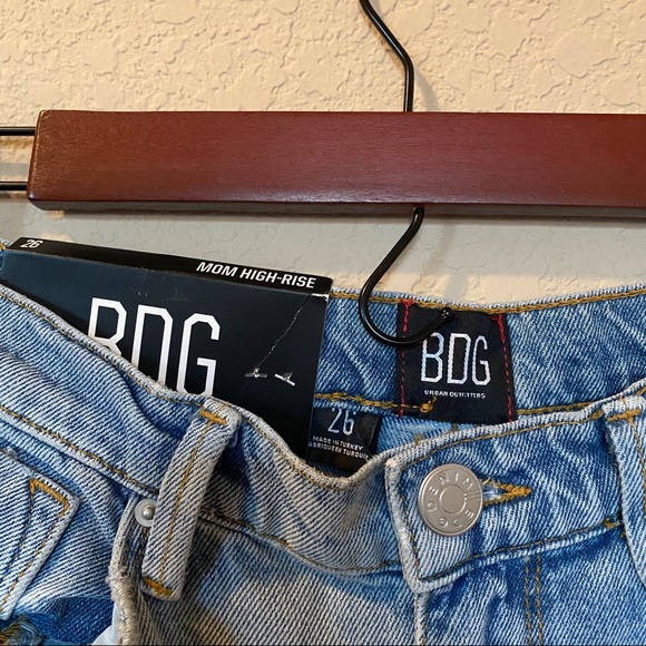 [SOLD] NWT BDG high-rise “destroyed” mom jeans - Picture 2 of 3